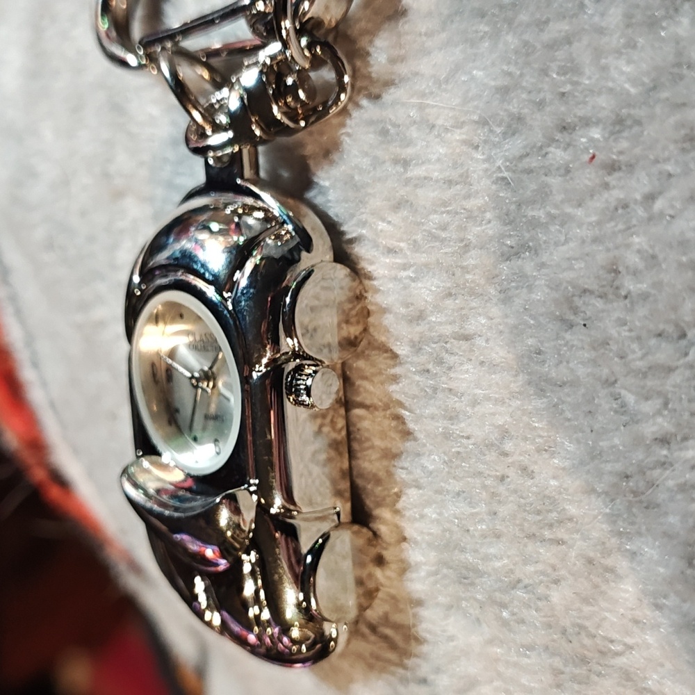 Classic Collections Car Keychain Watch - Picture 4 of 4
